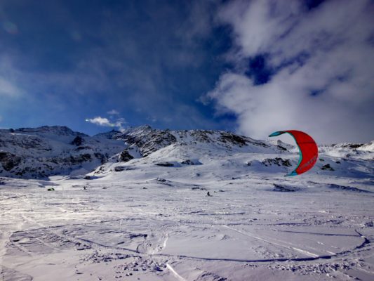 Nadine Stippler Snowkiting Bernina
